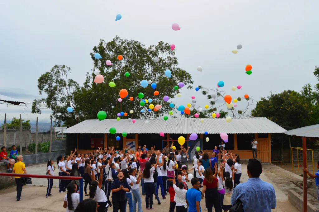 ¿Cambiar el nombre de una escuela es borrar la memoria histórica? Expertos opinan que no